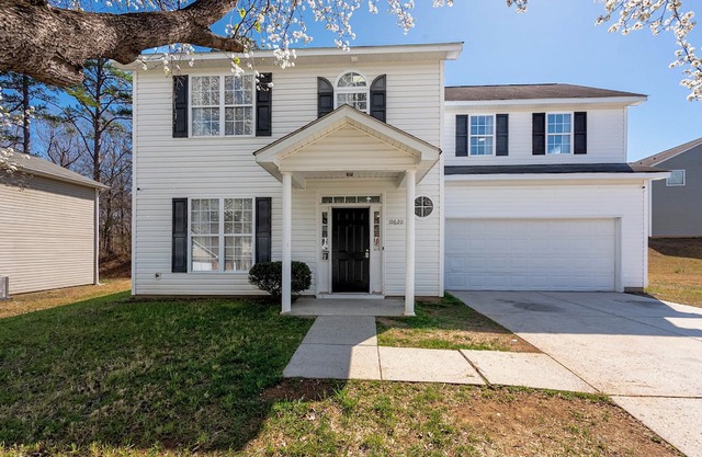 Your family retreat in Charlotte (pet friendly)!