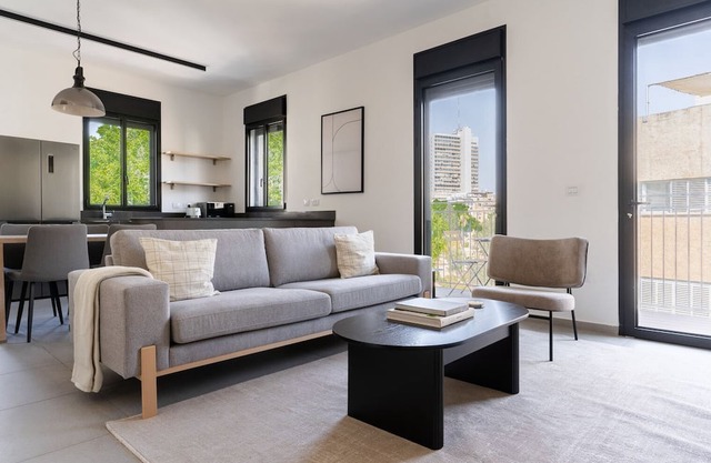 Blueground | Lev Hair, Spacious, 2 Balconies (TLV-22)