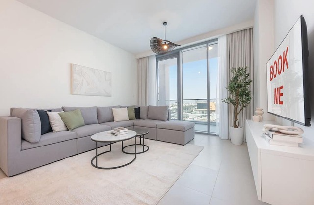 Elegant, Relaxing 3-Bedroom Apartment in Perfect Location at Canal Front 6