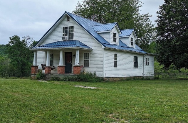 Sturgeon Creek Farm - farmstay - pet friendly