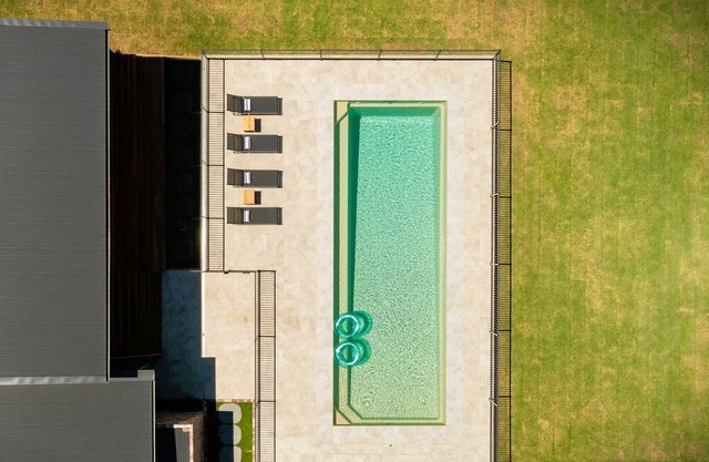 Thalassa Huskison Sum