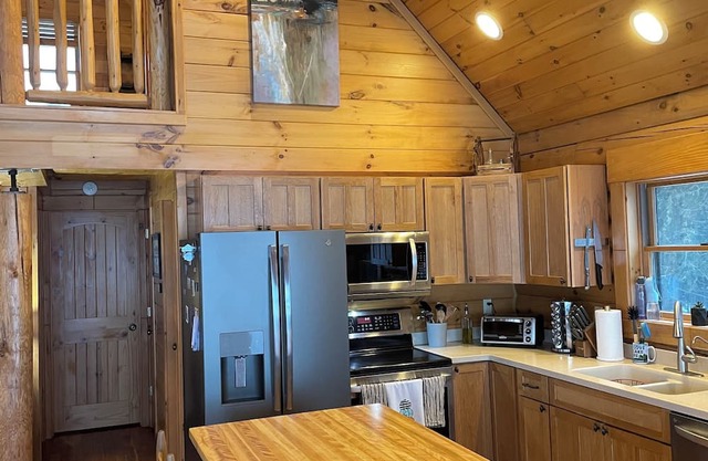 Lakefront Cabin on Thunder Bay