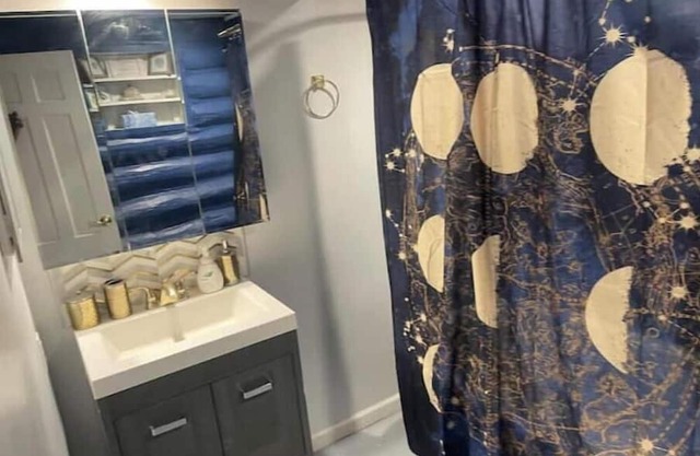 Log Cabin with Great Lake Views