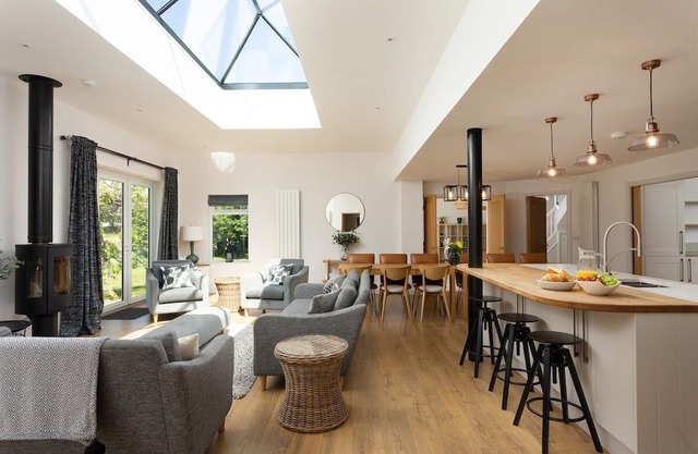 Stunningly Spacious Farm House + Annexe - 7 Beds