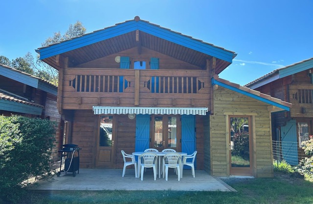 Cottage with heated pool and spa, 4km from the ocean near Mimizan