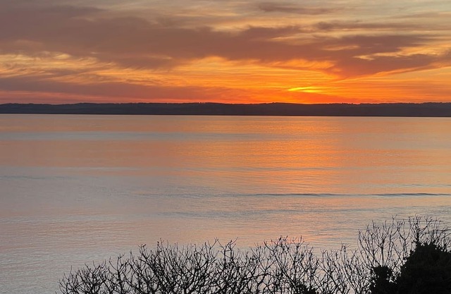 Beachfront apartment with spectacular ocean views.