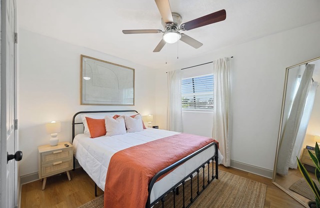 Lake Hunter Cozy Cottage, Sleeps 6, centrally located