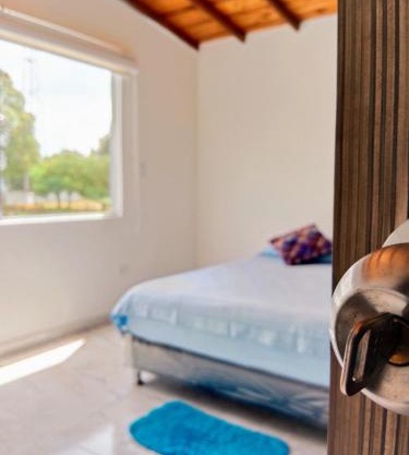 Hermosa y amplia habitación - baño privado